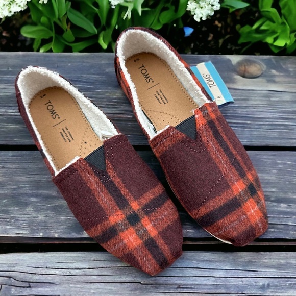 NIB Toms Belmont Faux Shearling Slip On Loafers Flats Red Plaid 8 38.5 - Picture 2 of 11